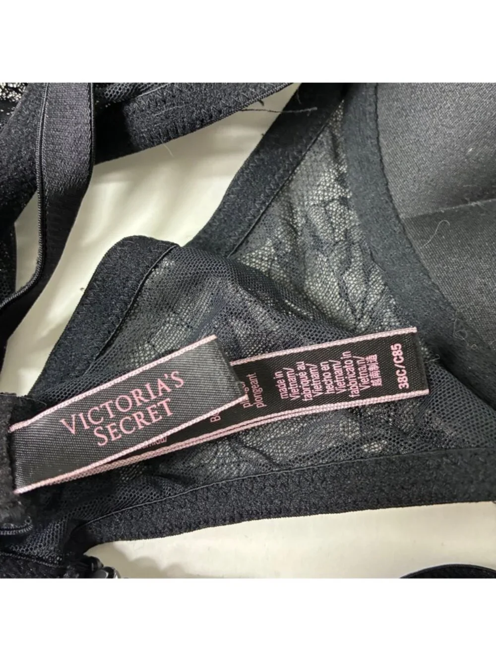 Victoria's Secret Bombshell Plunge Bra 38C Black Lace Push Up Padded Sexy